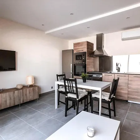 Appartamento Neuf 2 Pièces Balcon Et Parking Proche Centre 2 Le Lavandou